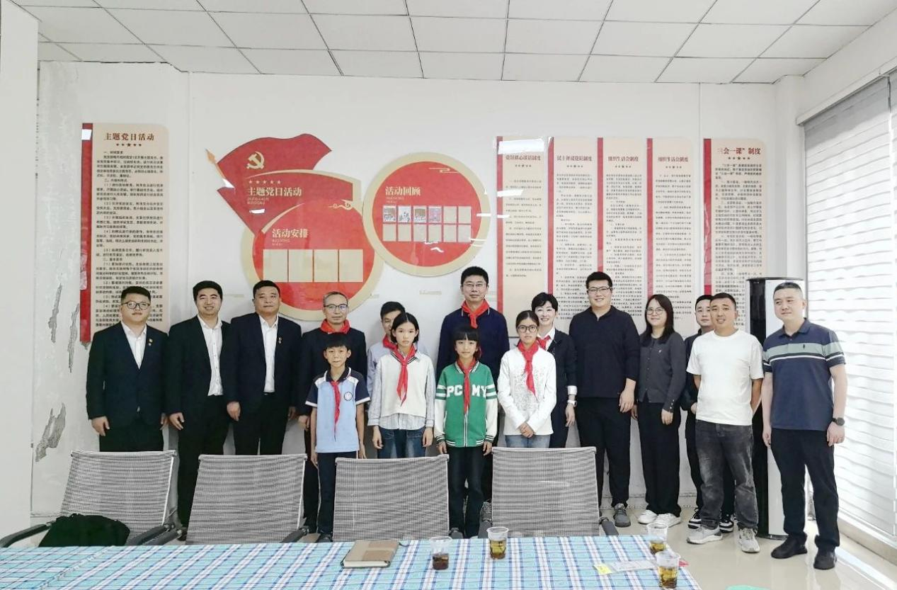 【luck18结合】崔幼刚送新选派驻村干部到驻村点报到